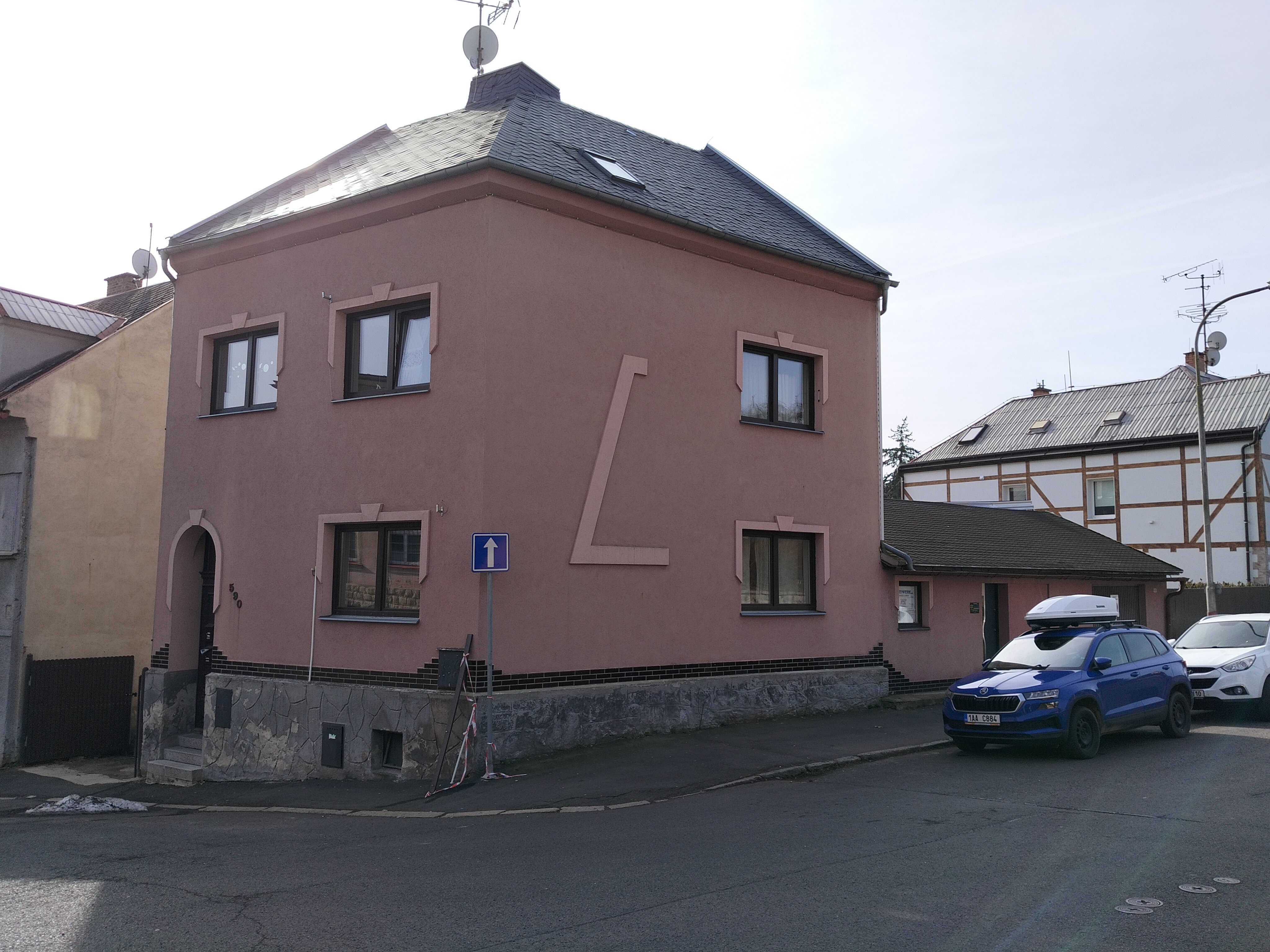 Prodej domu se 3 byty a komerčním prostorem, 400m2, Nejdek